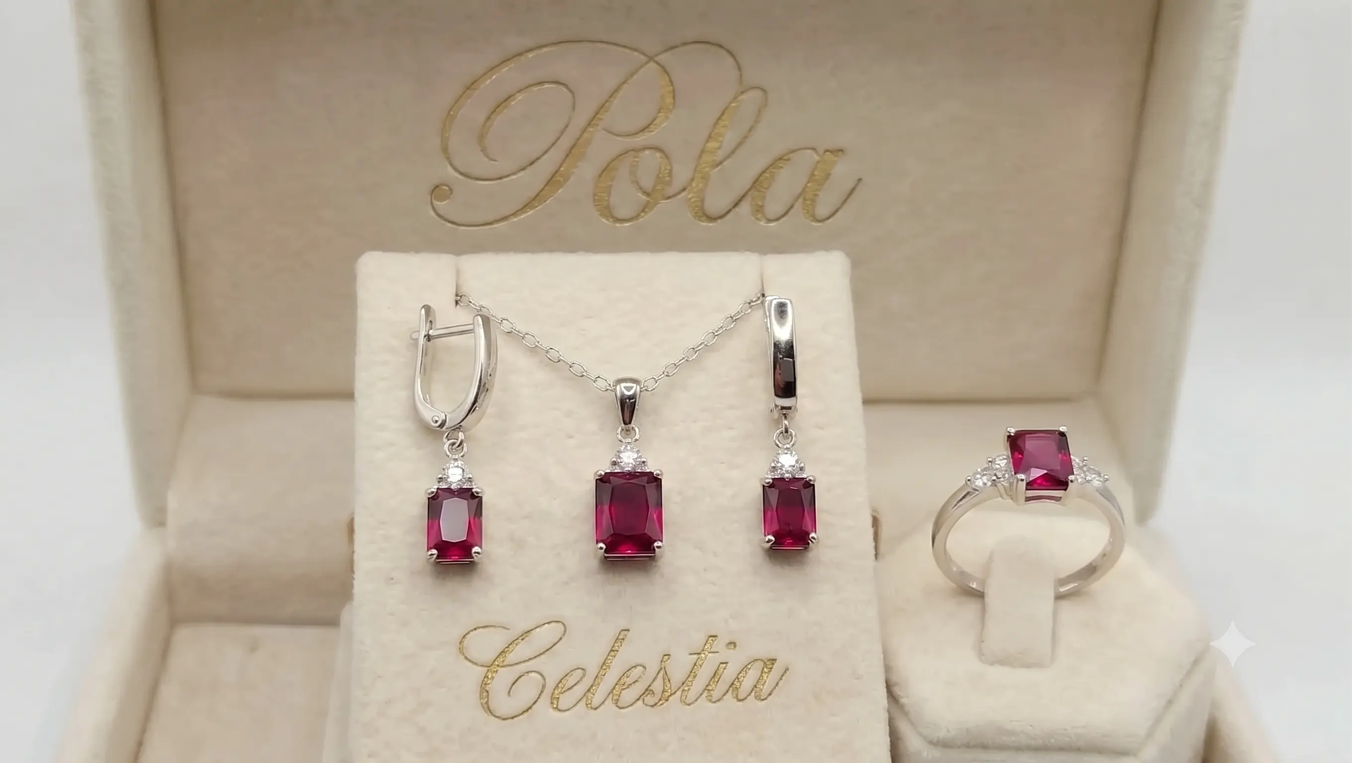 Mistrzowska srebrna biżuteria pochodząca z linii Celestia, wzbogacona o rubin pigeon blood o masie 6,2ct.