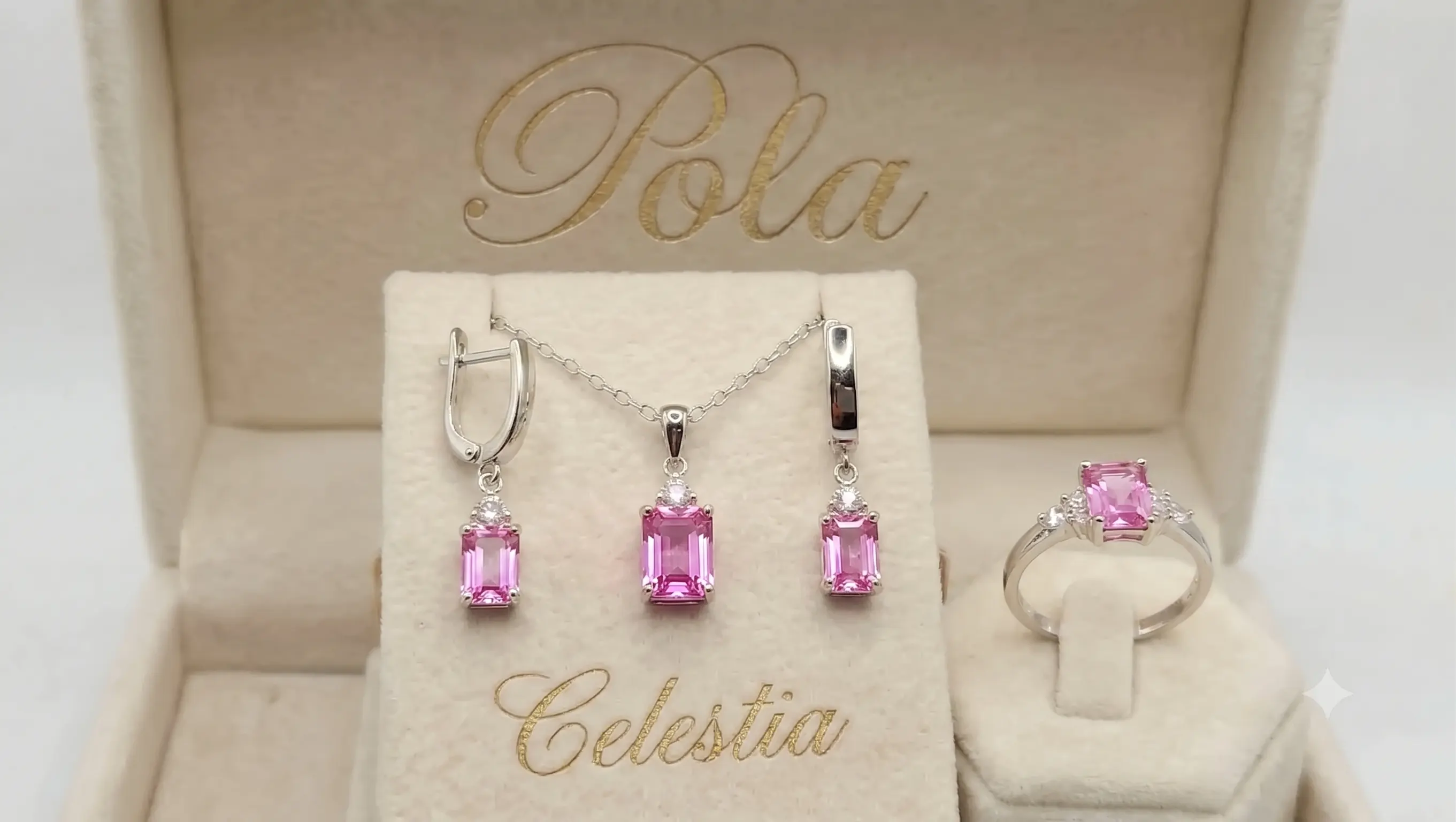 Mistrzowska srebrna biżuteria pochodząca z linii Celestia, wzbogacona o rubin pigeon blood o masie 6,2ct.
