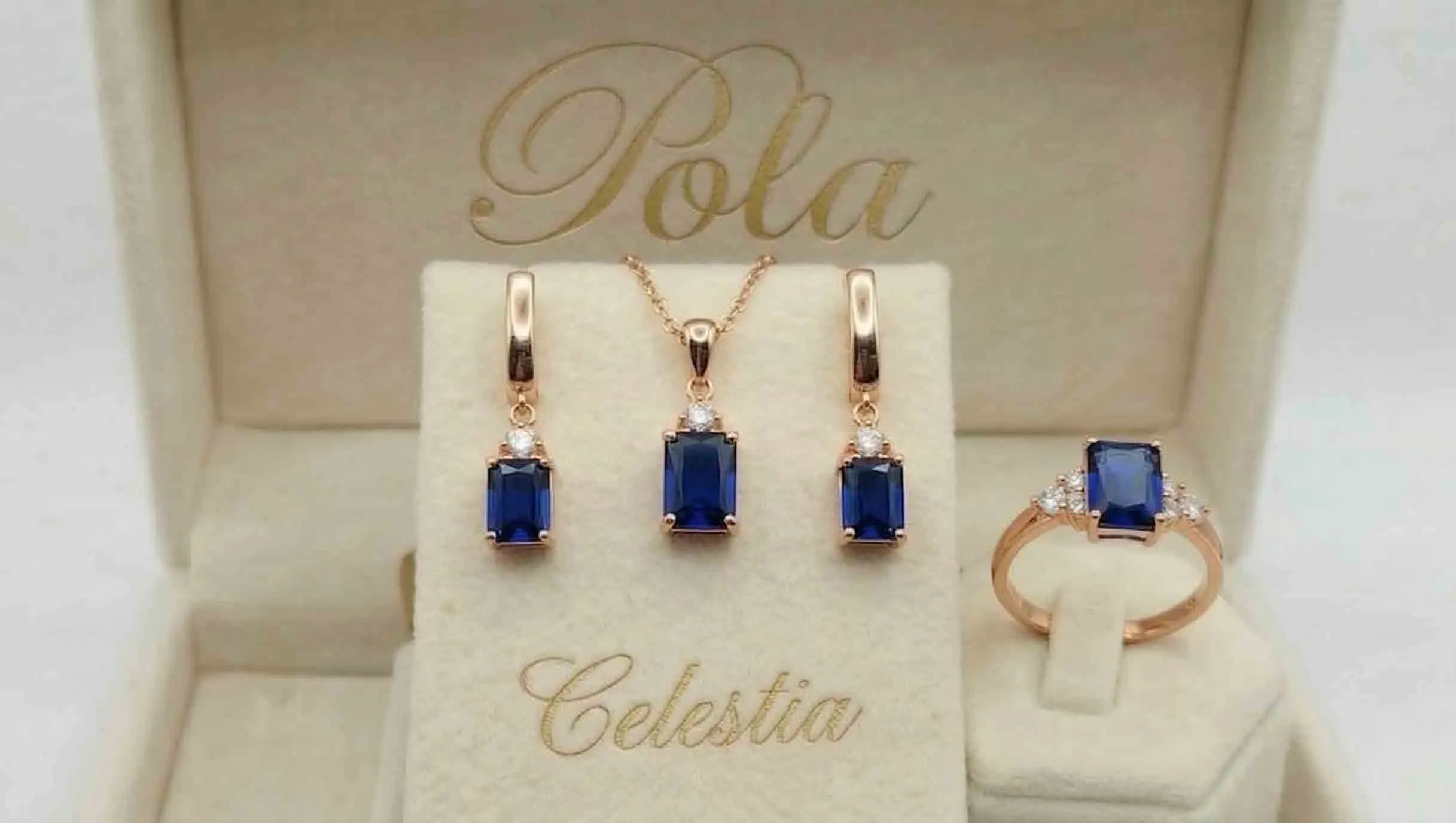 Doskonała srebrna biżuteria pozłacana różowym złotem z kolekcji Celestia, którą olśniewająco zdobi rubin o masie 6,2ct.
