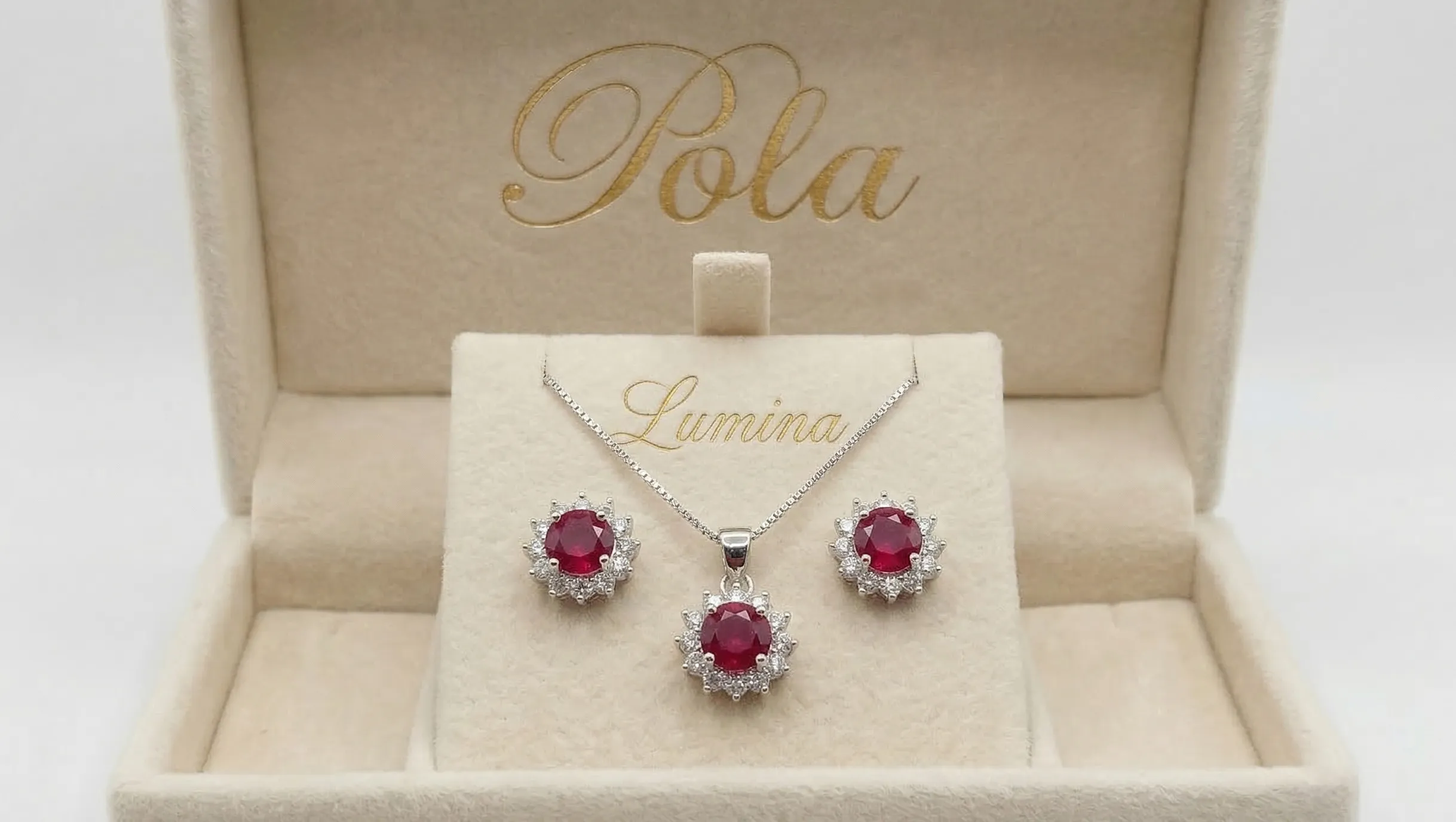 Zapierająca dech w piersiach srebrna biżuteria z kolekcji Lumina, dumnie prezentująca rubin różowy o masie 6,2ct.