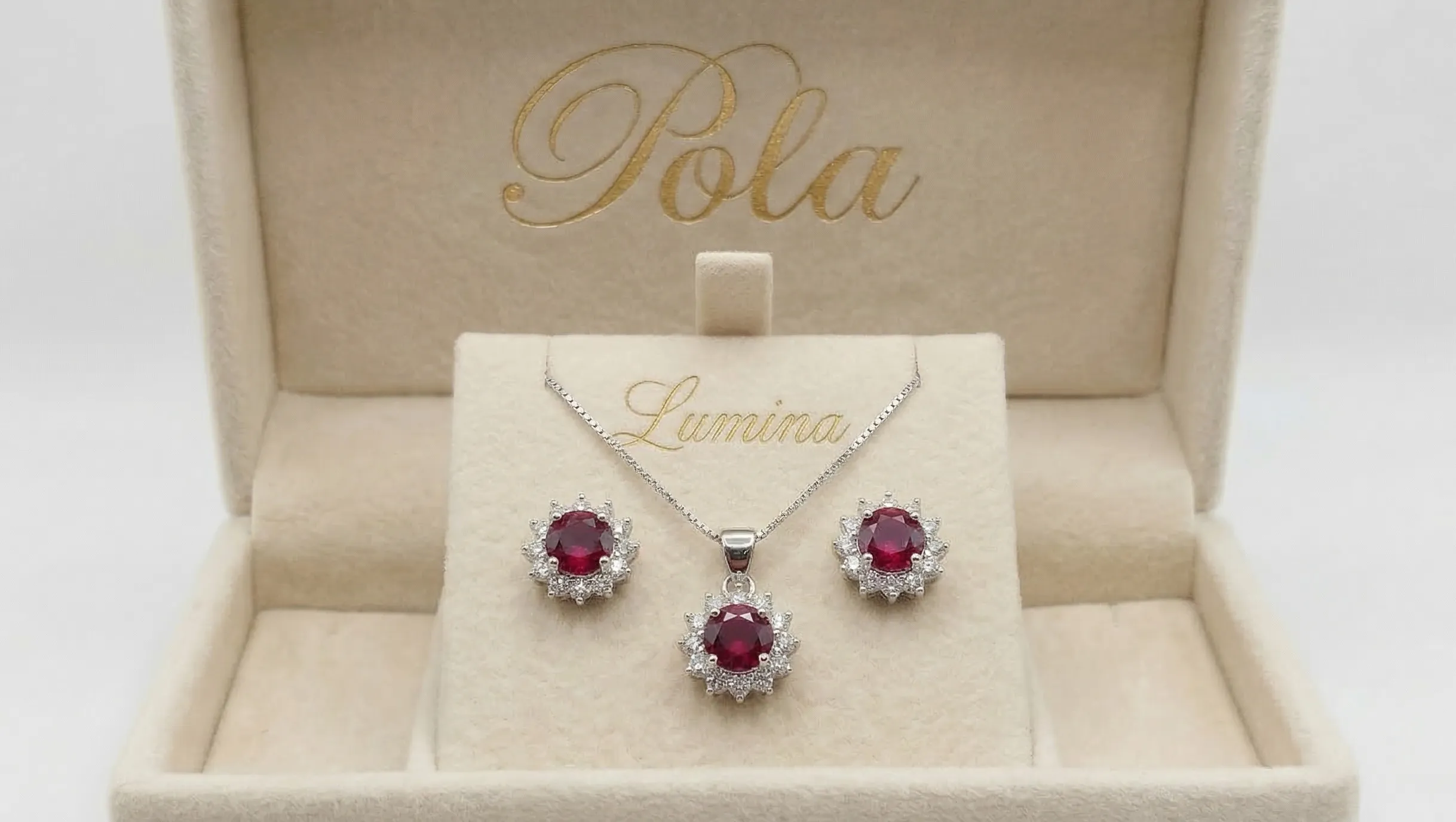 Zapierająca dech w piersiach srebrna biżuteria z kolekcji Lumina, dumnie prezentująca rubin różowy o masie 6,2ct.