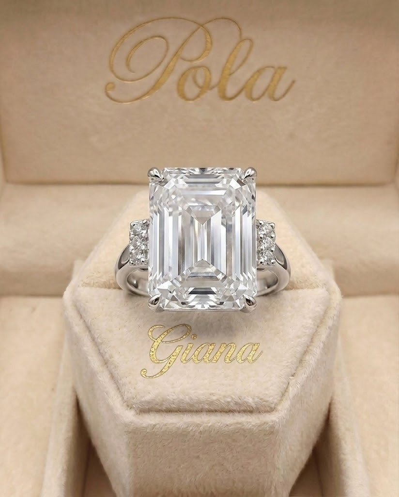 Ujmujący srebrny pierścionek pochodzący z ekskluzywnej linii Giana, zmysłowo oprawia olśniewający diament o masie 12,5ct.